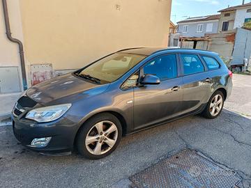 Opel Astra station wagon 2011
