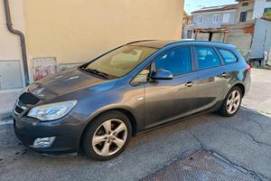 Opel Astra station wagon 2011