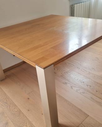 Tavolo quadrato in legno