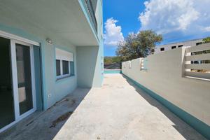 Nuovo quadrivano con cortile privato e posto auto