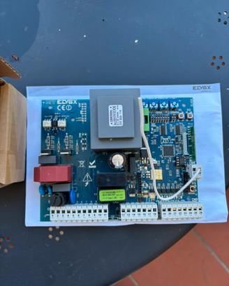Centralina e kit cancello con telecomandi Elvox