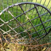 Cerchio  diametro 90 e separe in ferro battuto