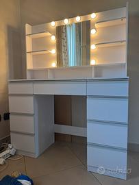 Toeletta da trucco con specchio e luci led