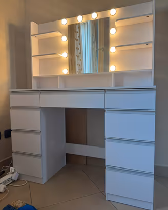 Toeletta da trucco con specchio e luci led