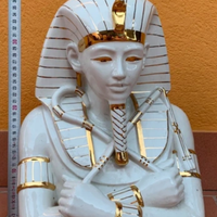 Busto di faraone in ceramica