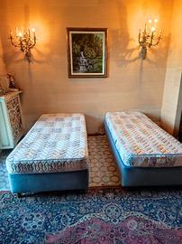 2 letti singoli con materassi
