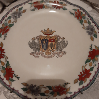 Piatto in porcellana con stemma