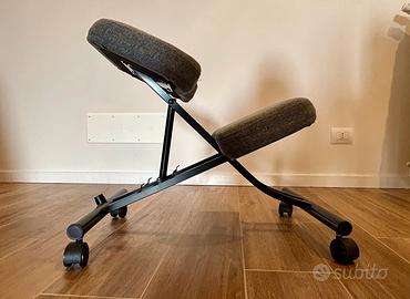 Sedia ergonomica con appoggio ginocchia
