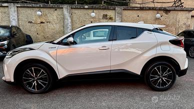 TOYOTA C-HR FULL HYBRID IN GARANZIA