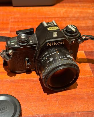 Nikon EM + Obiettivo AF Nikkor 50mm f/1.8