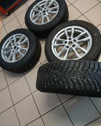 Cerchi in lega da 17  con gomme 215/60/17 96H