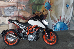 KTM Duke 390 a2