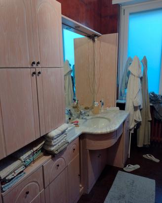 Mobile bagno in legno rosa