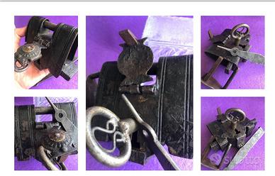 Antico lucchetto con segreto medievale 2 chiavi