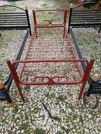 Letto singolo rosso
