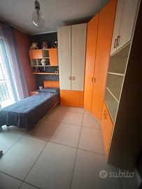 Cameretta completa legno chiaro e arancio