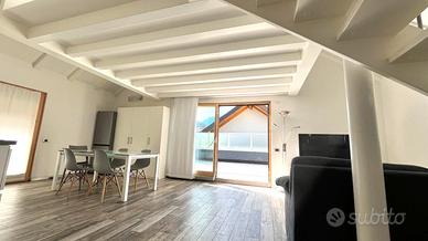 Ultimo piano su due livelli libero su 4 lati