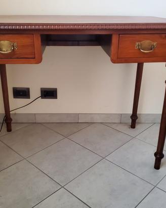 Scrivania in legno