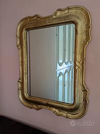 Specchio in cornice in legno 