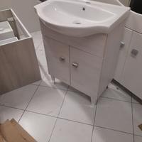 Mobile bagno con lavabo