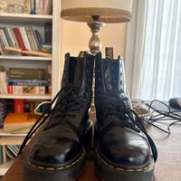 Anfibi Dr Martens colore nero