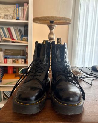 Anfibi Dr Martens colore nero