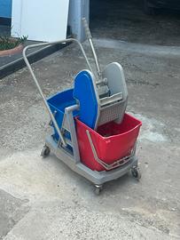 Carrello per pulizie