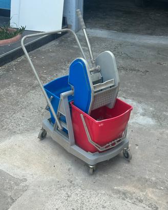 Carrello per pulizie