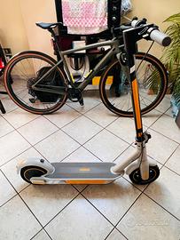 Monopattino Ninebot MAX G30LE come nuovo (168km)