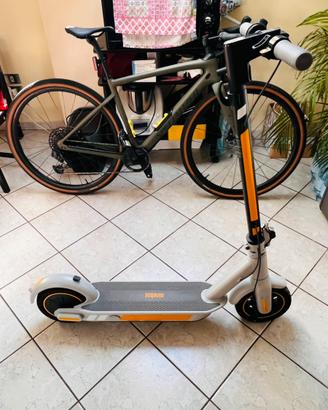 Monopattino Ninebot MAX G30LE come nuovo (168km)