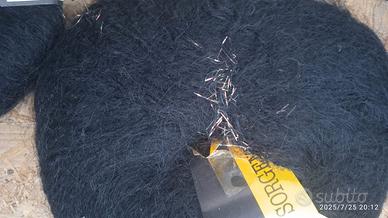 gomitoli di lana misto mohair color nero