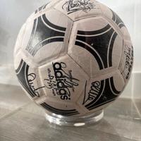 Pallone con firme Barça 1983, con firma Maradona