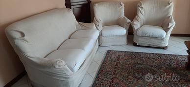 Divano da 3 posti e 2 poltrone