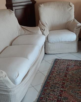 Divano da 3 posti e 2 poltrone