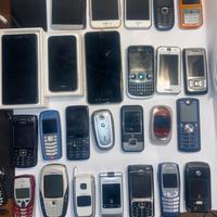 Cellulari e cavetti vintage 80 % funzionanti