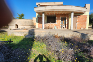 Villa con trulli grezzo