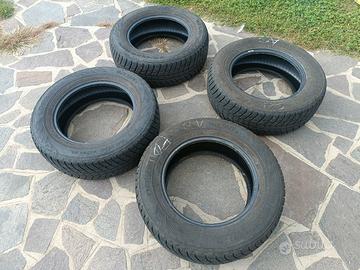 215 65 16 Nokian invernali 