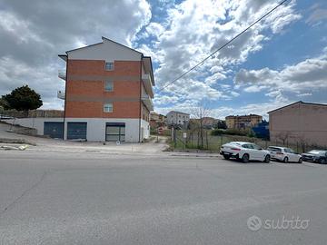 Via Labanca - Locale di 220 mq con terreno