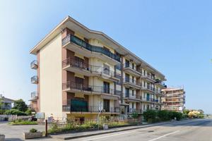 2 LOCALI A RIVA PRESSO CHIERI