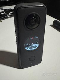 Insta360 X2 con accessori