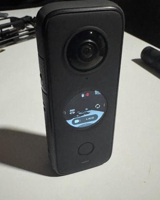 Insta360 X2 con accessori