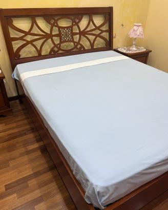 Letto  matrimoniale in legno