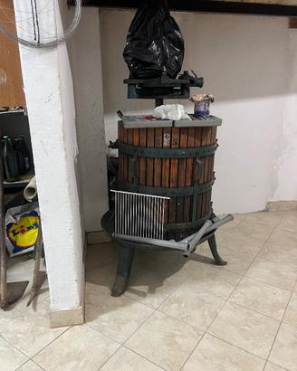 Strettoio torchio per uva