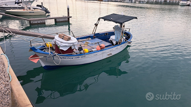 Barca da pesca con licenza