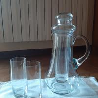 Caraffa con bicchieri in cristallo