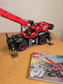 Lego gru rossa