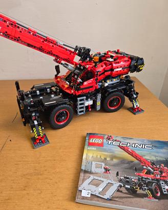 Lego gru rossa