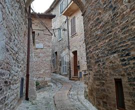 CASA SEMINDIPENDENTE A SPELLO