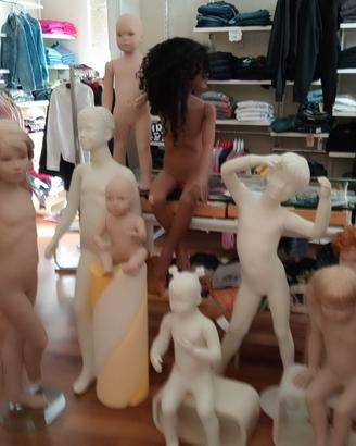 manichini per arredamento bimbi negozio Ok va bene