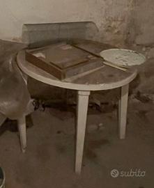 Tavolo rotondo con 9 sedie